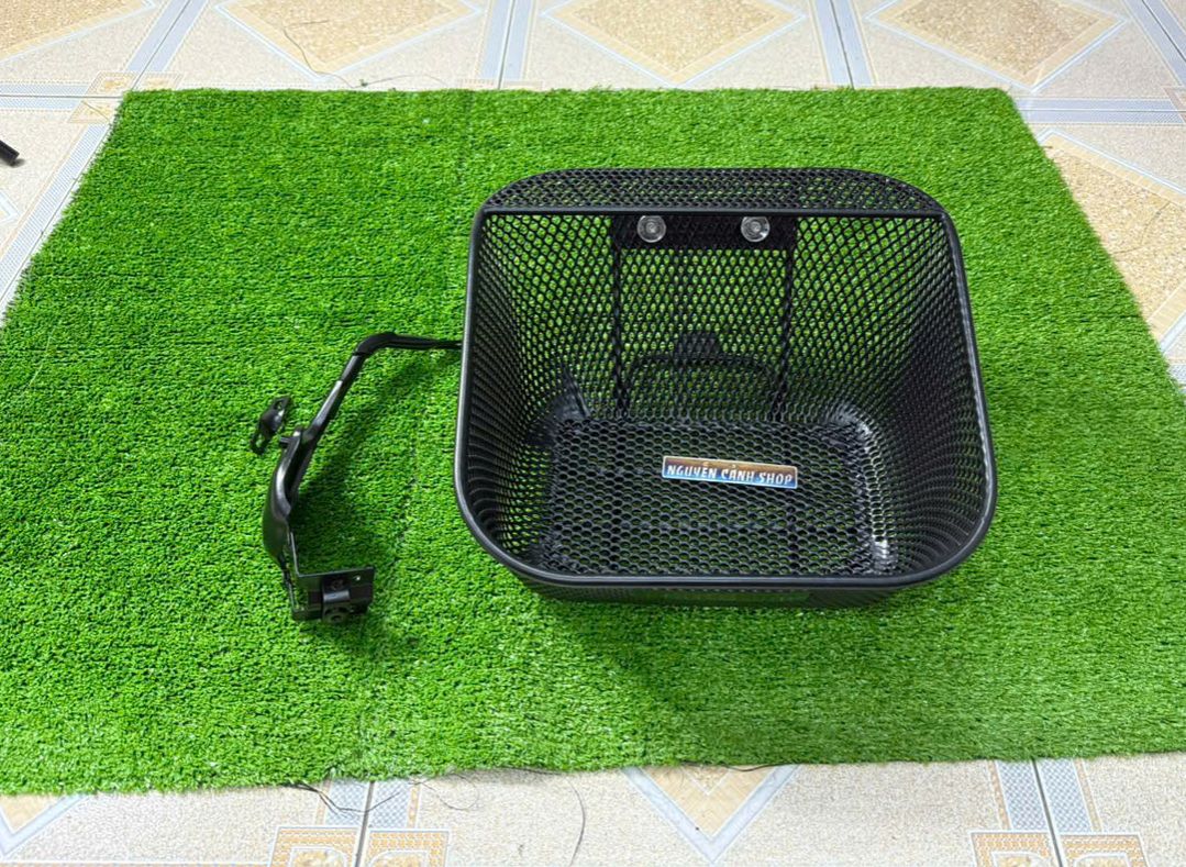 Future 125 Future Led Cart Has Screws Attached.