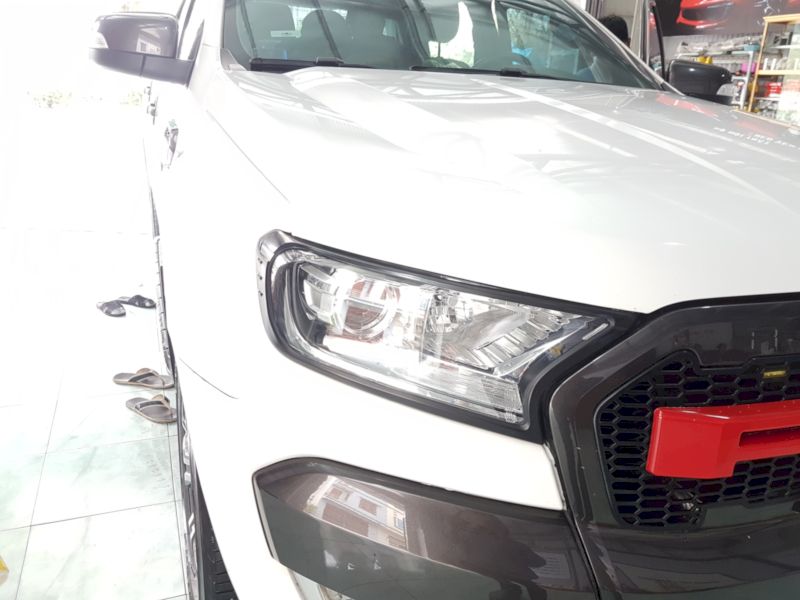 Ốp đèn pha Ford Ranger 2017
