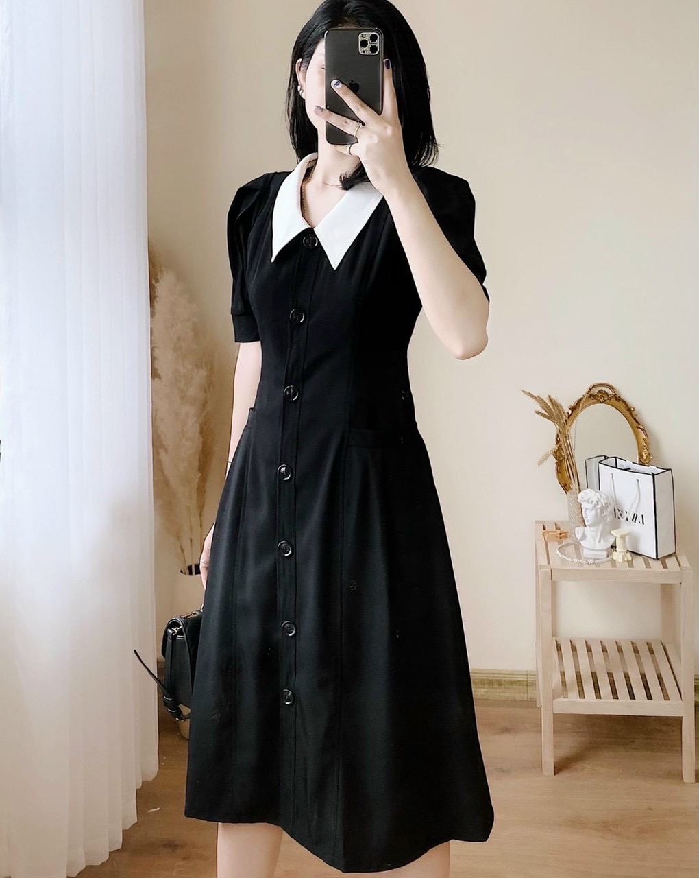 Đầm nút trước cổ trắng 2 màu