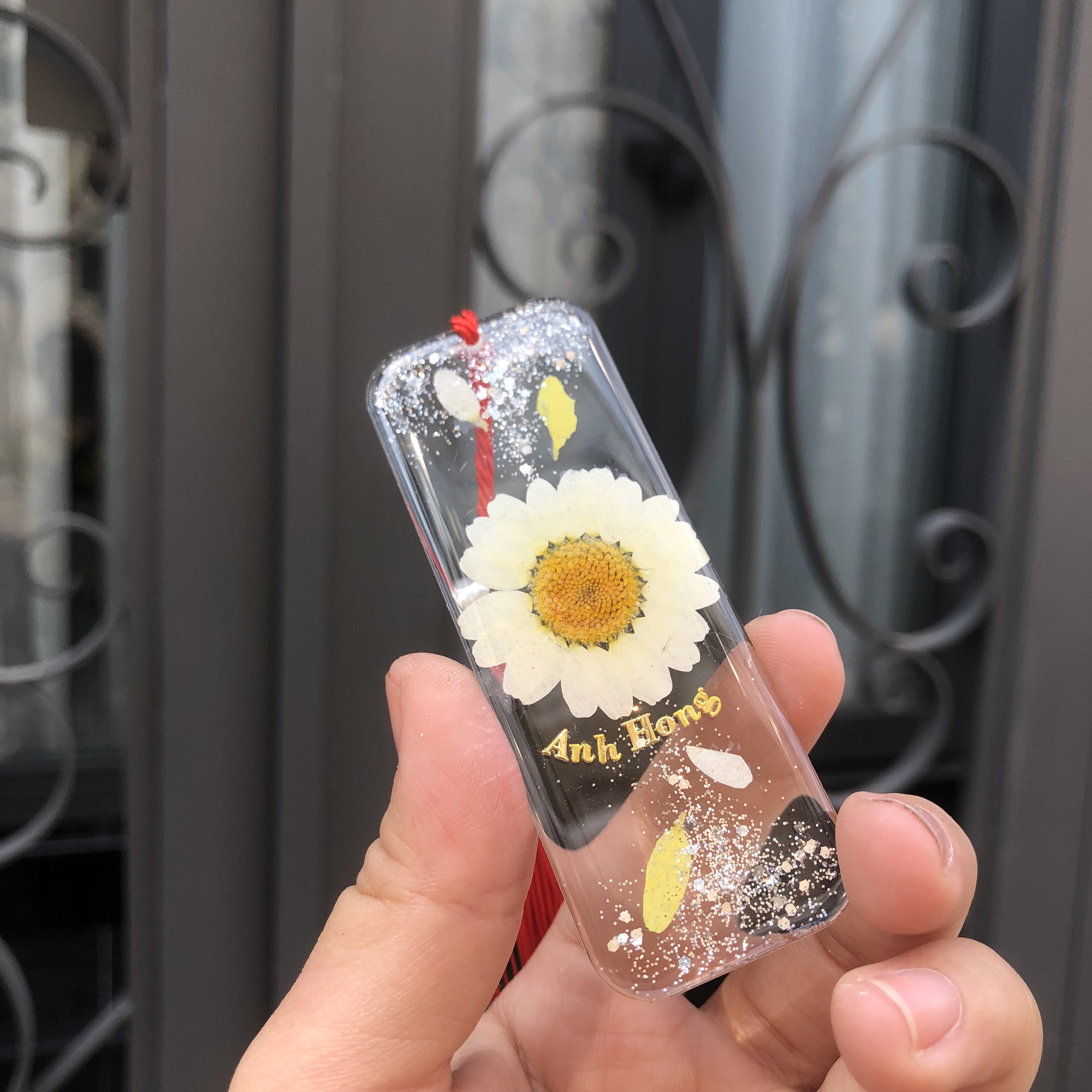 Thẻ đánh dấu sách hoa thật (thêm tên theo yêu cầu ) key chain handmade epoxy Resin