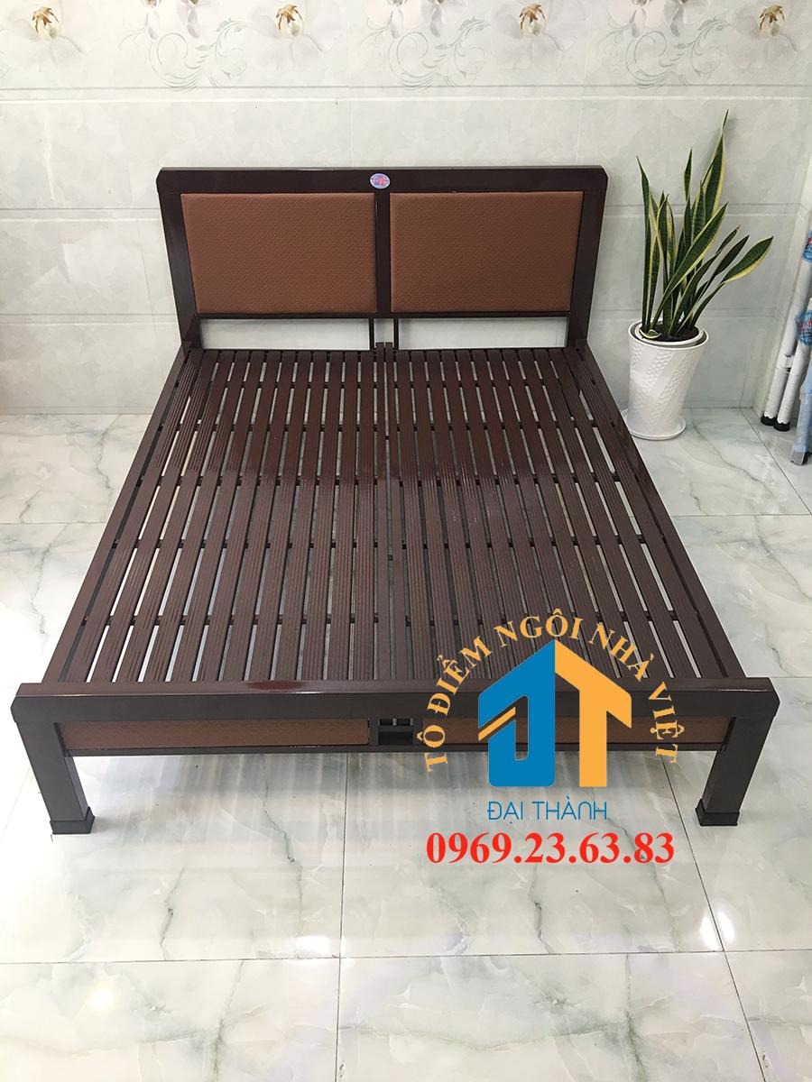 Giường  sắt hộp kiểu gỗ 1m6x2m tháo lắp đơn giản, sắt sơn tĩnh điện an toàn khi sử dụng
