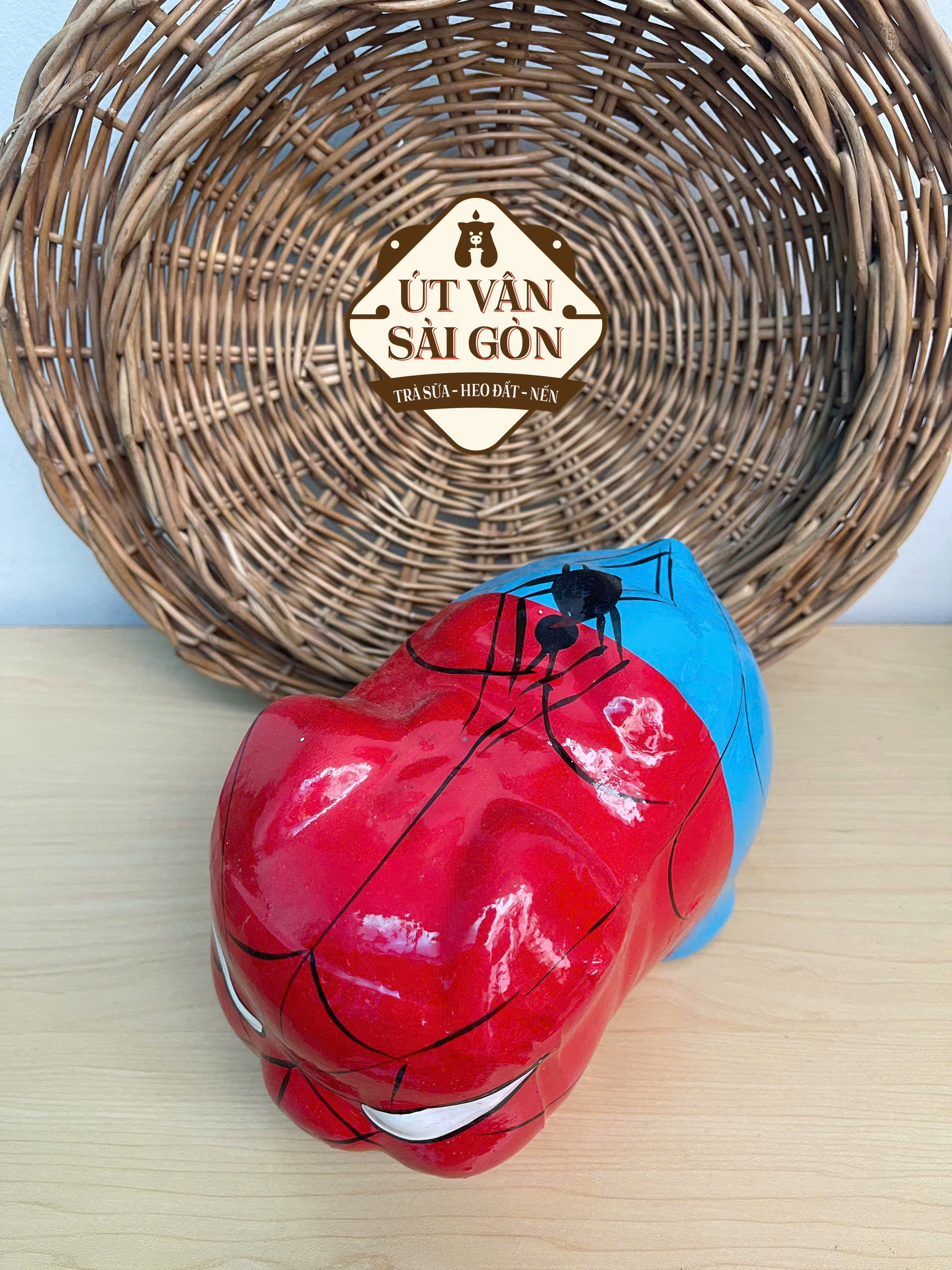 Heo đất tiết kiệm spiderman size M ( 18x10x13 )