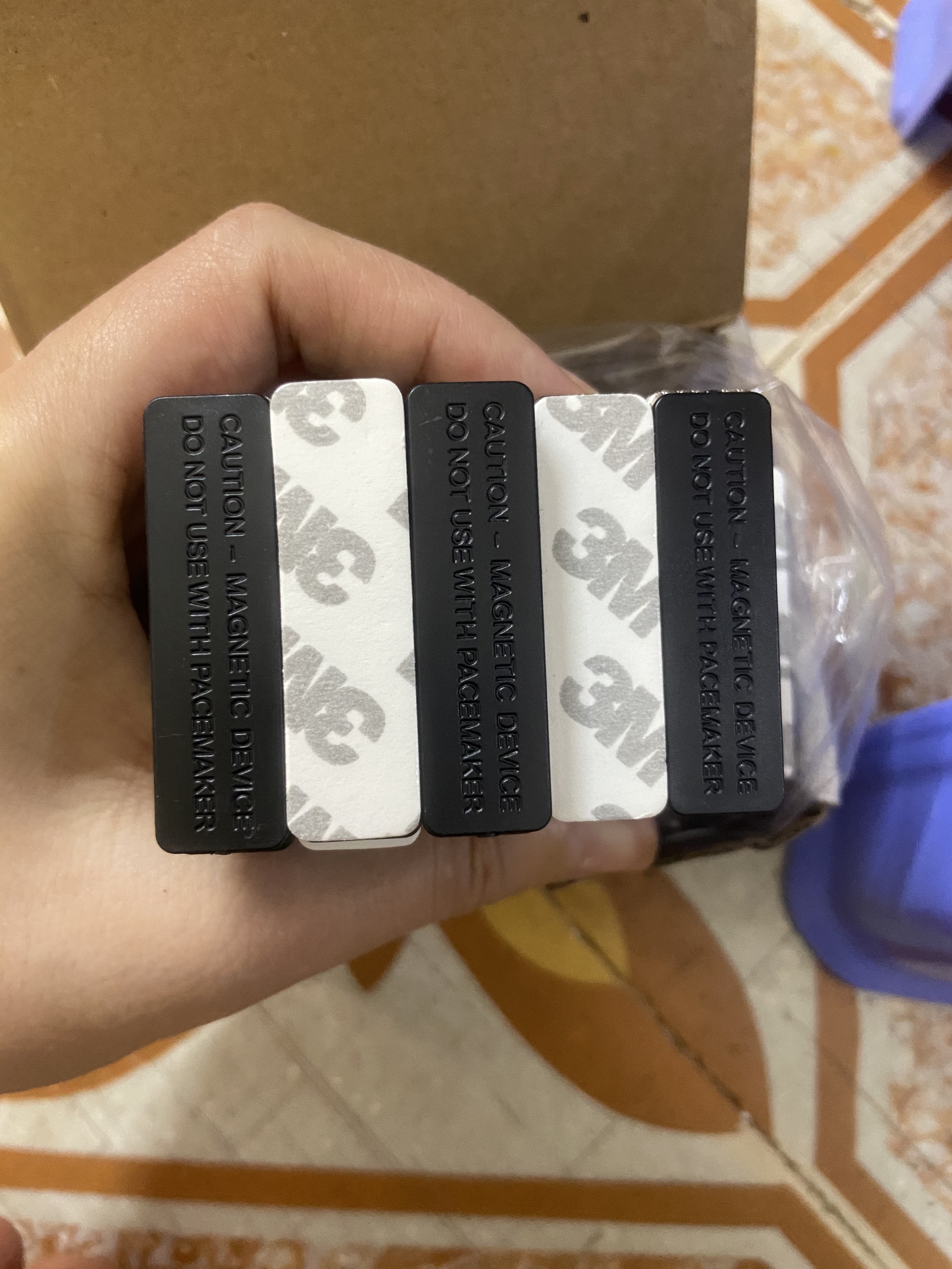 Com bo ( 100 thẻ tên 3 viên )