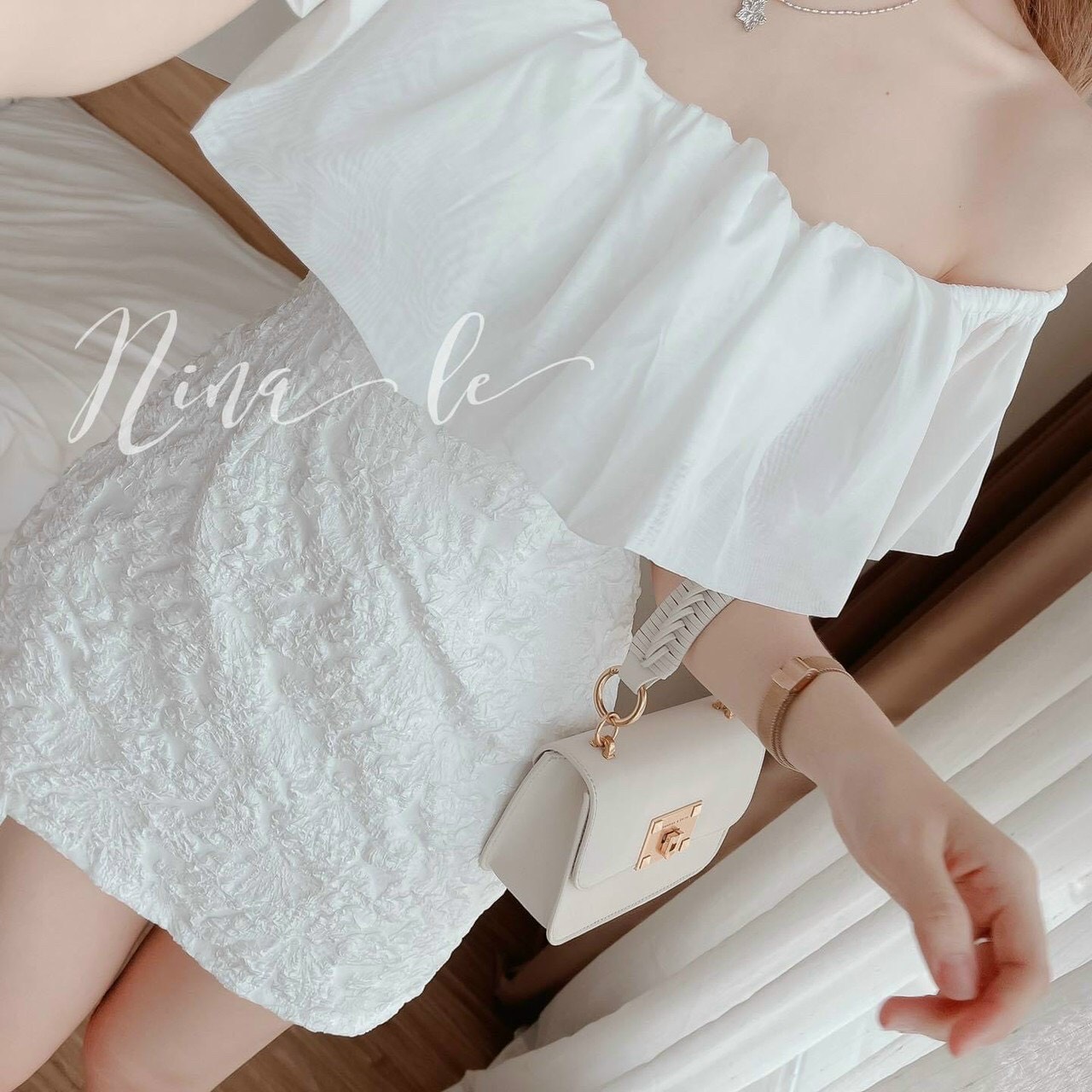 HOÀN TIỀN MAX - Đầm thời trang nữ mặc đi dự tiệc, Đầm trắng chất xốp trễ vai phối voan tơ bèo có lót trong kèm mút ngực váy chữ A suông