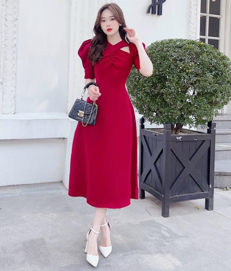 Đầm đỏ chéo cổ nhúng ngực