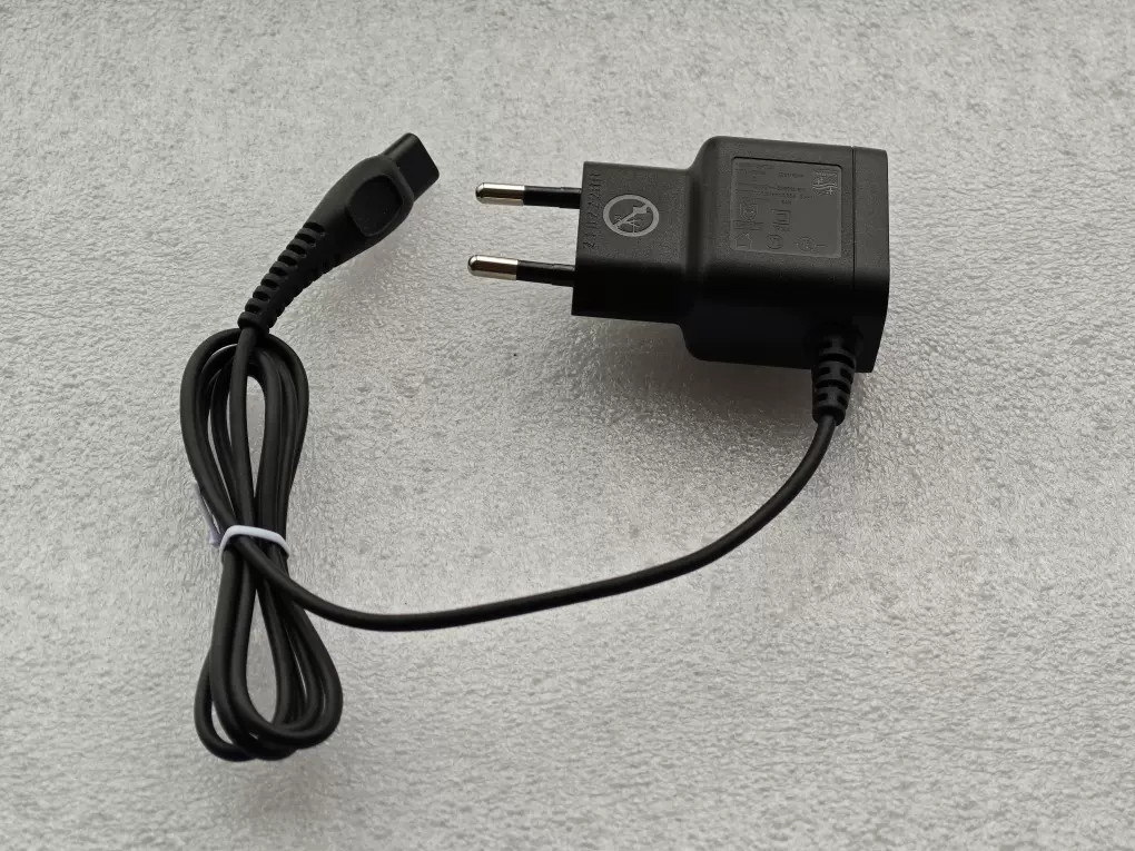 Bộ Sạc Cho Tông Đơ Cắt Tóc Philips HC3418