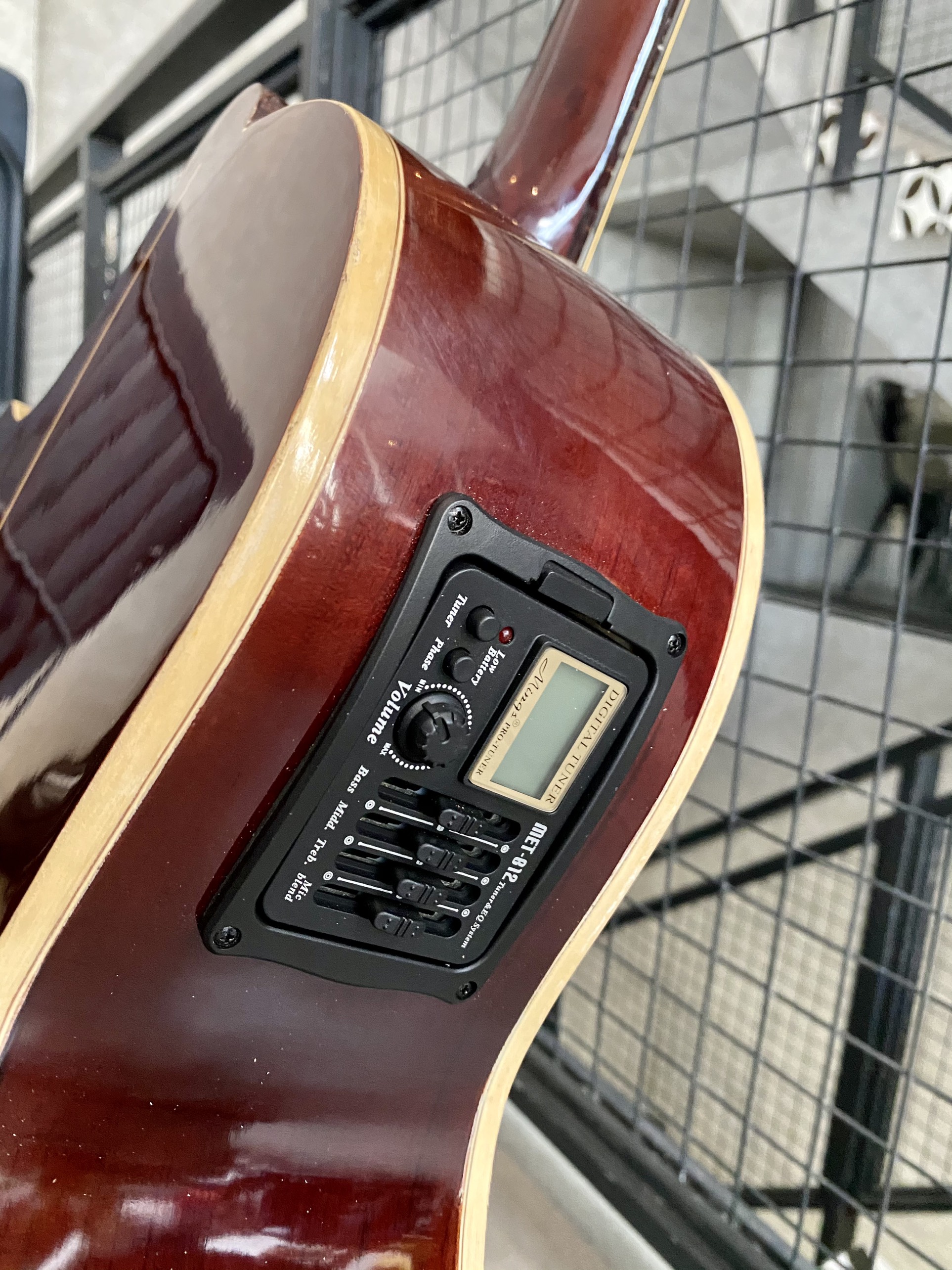 (Miễn Phí Ship) Đàn Guitar Acoustic Full Solid 100% có lắp EQ Met B12 chính hãng
