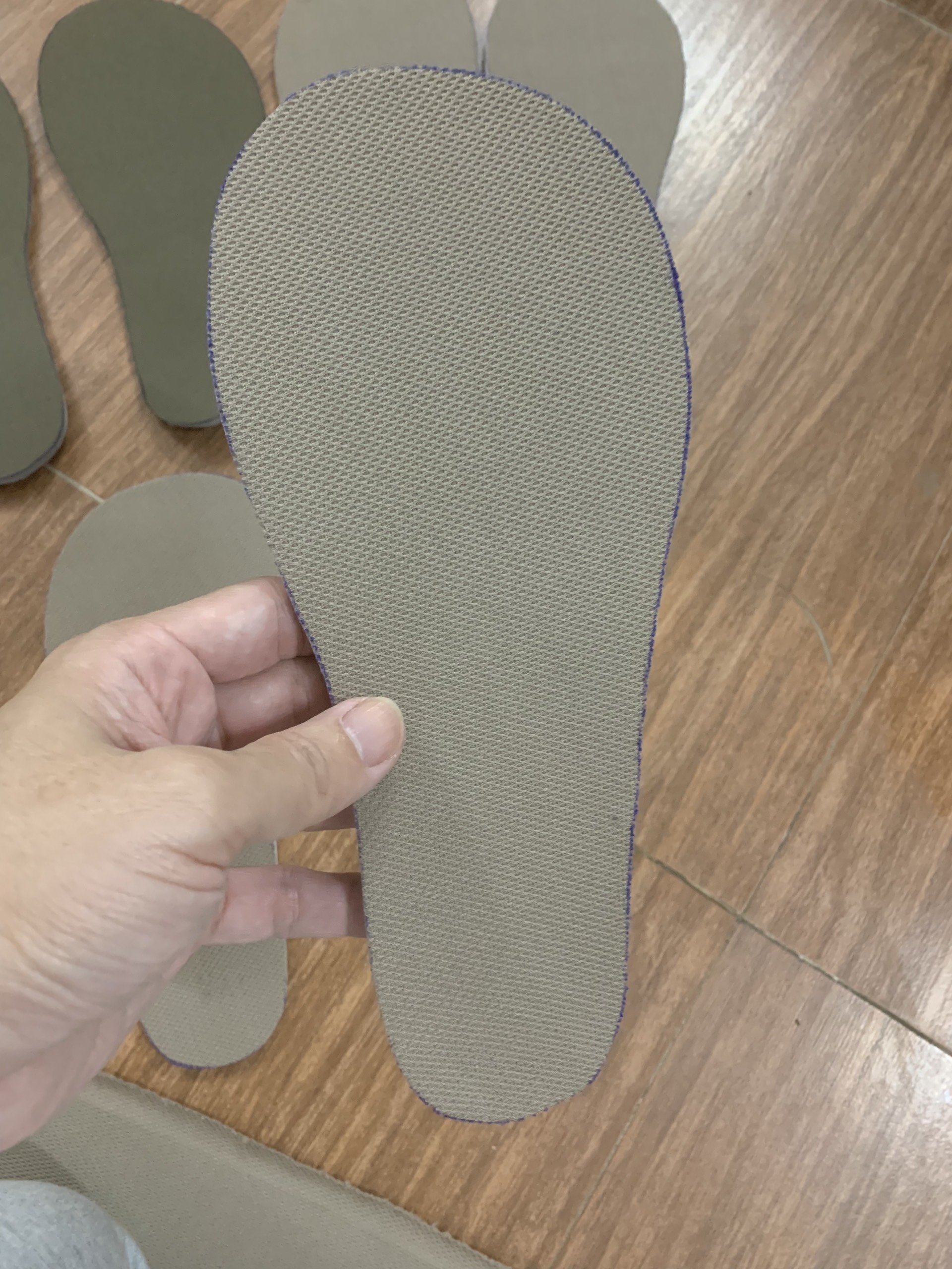 Lót giày đá cầu mỏ vịt