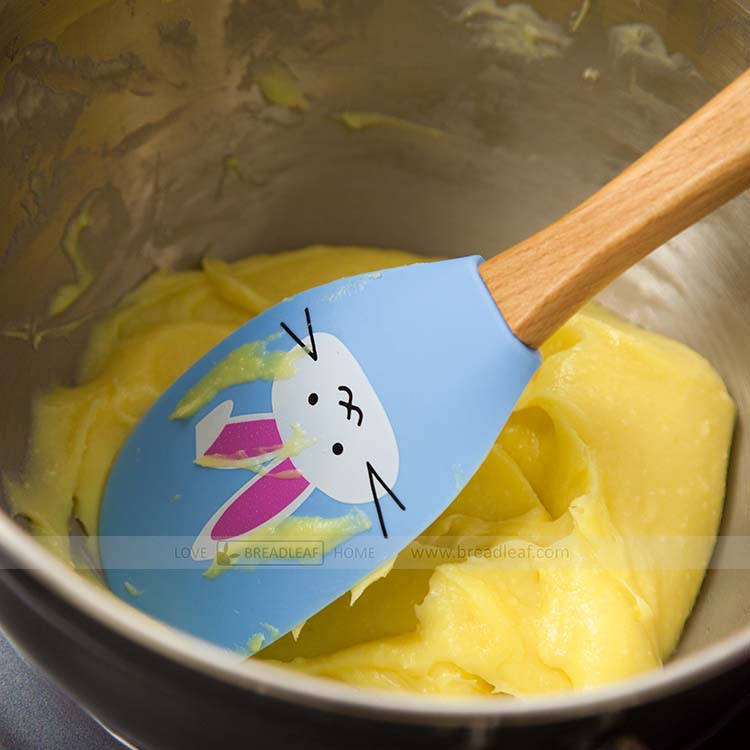 PHỚI DẸT SILICON CÁN GỖ HÌNH THỎ - BREADLEAF
