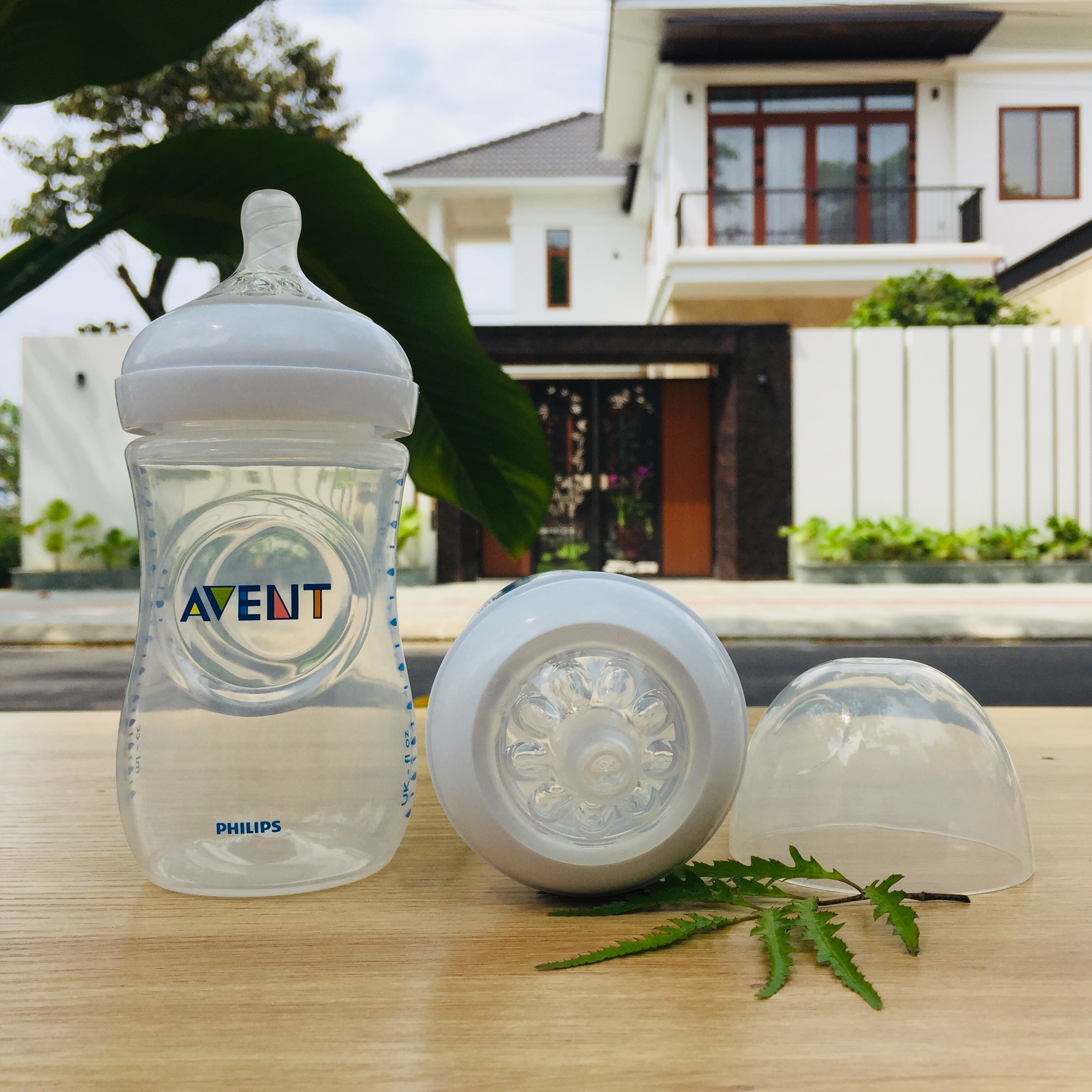 Bình sữa Avent Nautural 260ml [Núm số 2, 1m+] [Màu trắng trong]