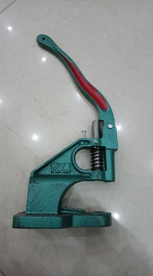 máy dập cúc