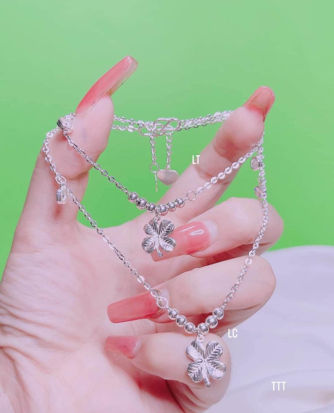 com bo lắc tay +lắc chân.