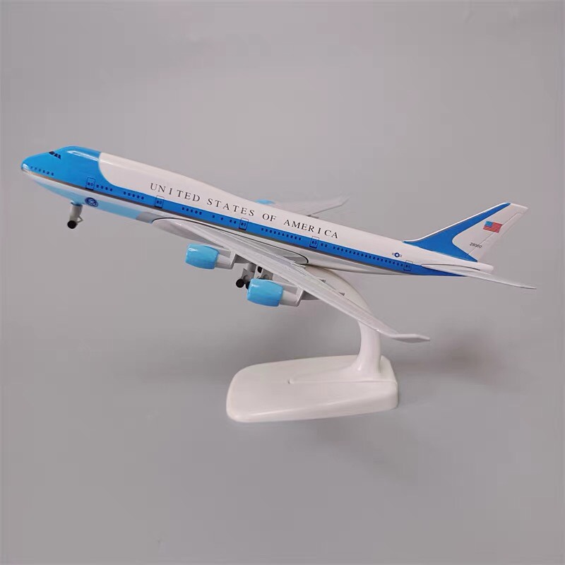 Mô hình máy bay Air Force One Boeing 747 18CM có bánh xe+kèm theo đế