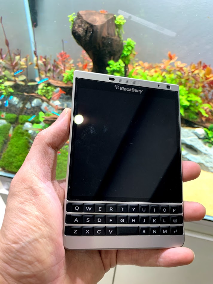 Blackberry Passport Silver Edition fullbox 90%-99%