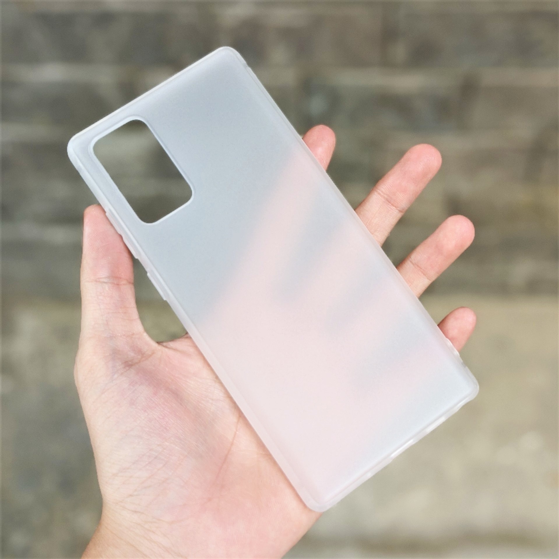 Ốp lưng Samsung Galaxy Note 20 TPU dẻo siêu mỏng ôm sát máy.