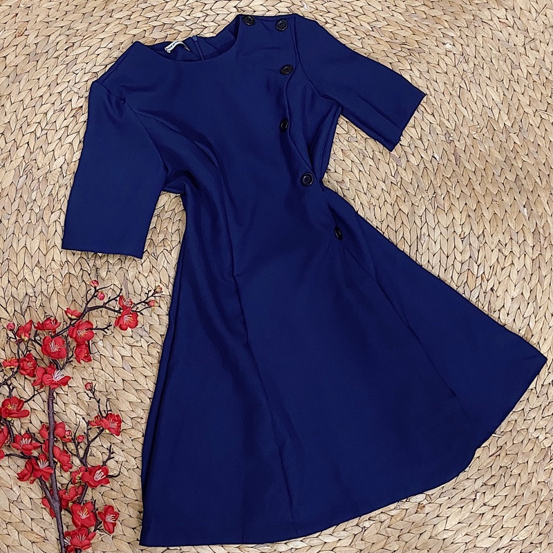 Đầm xanh đen cổ tròn nút trước