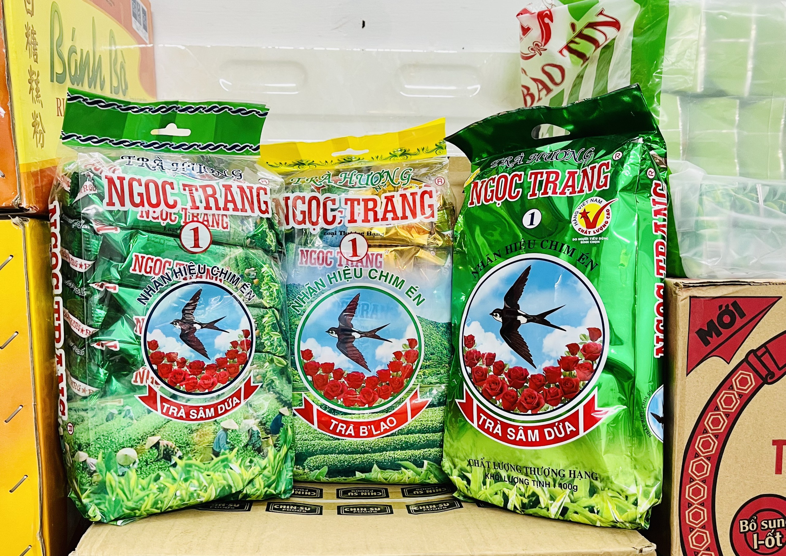 Lốc Trà Ngọc Trang vàng B’lao/Trà sâm dứa nhãn hiệu Chim én gói (6 gói x 70g)/(1 gói x 400g)