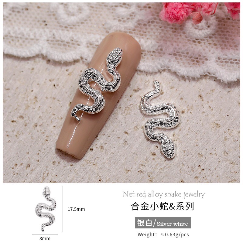 CHARM RẮN TRANG TRÍ MÓNG