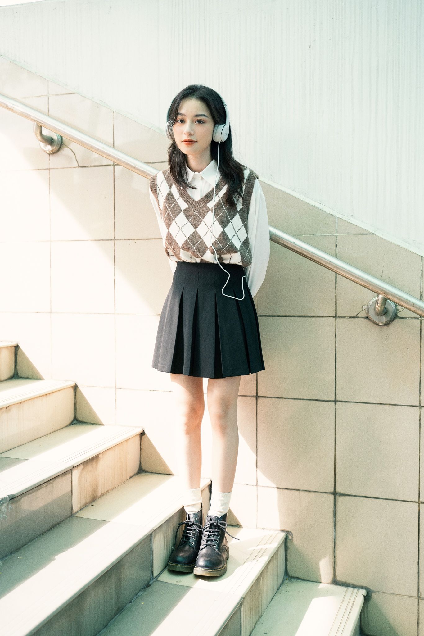 Chân Váy Ngắn Xếp Ly - Đen Madelen