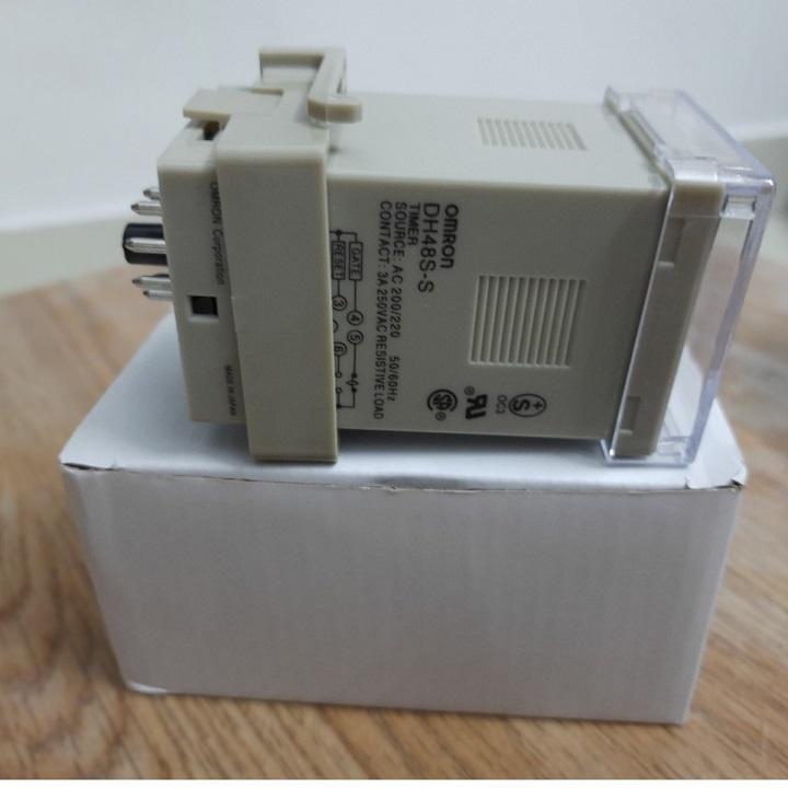 Đồng hồ hẹn giờ timer thời gian OMRON DH48S-S kèm đế