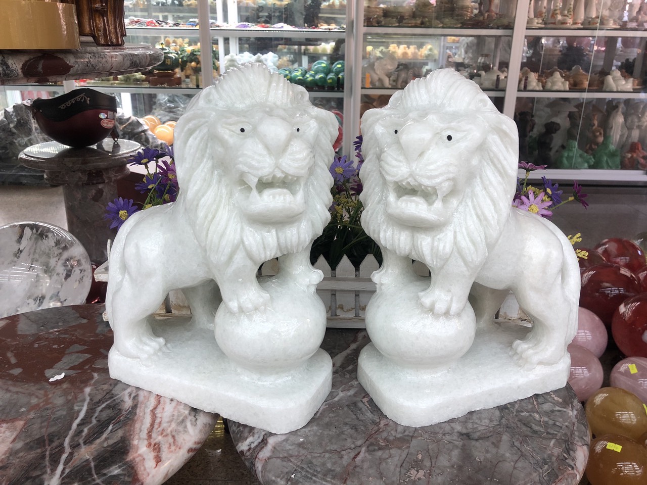 Pair of Guardian Standing Lion Outdoor Statue White Marble, 30 cm High