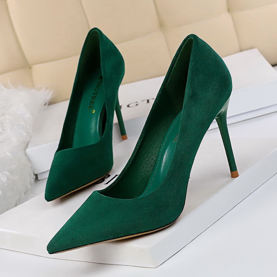 822-2 HIGH HEELS BIG TREE