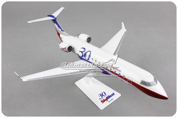 Mô hình máy bay CRJ-200 SkyWest tỉ lệ 1:100