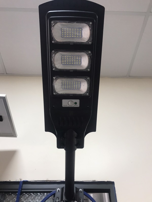 Đèn đường năng lượng mặt trời liền thể Loại 1 120W