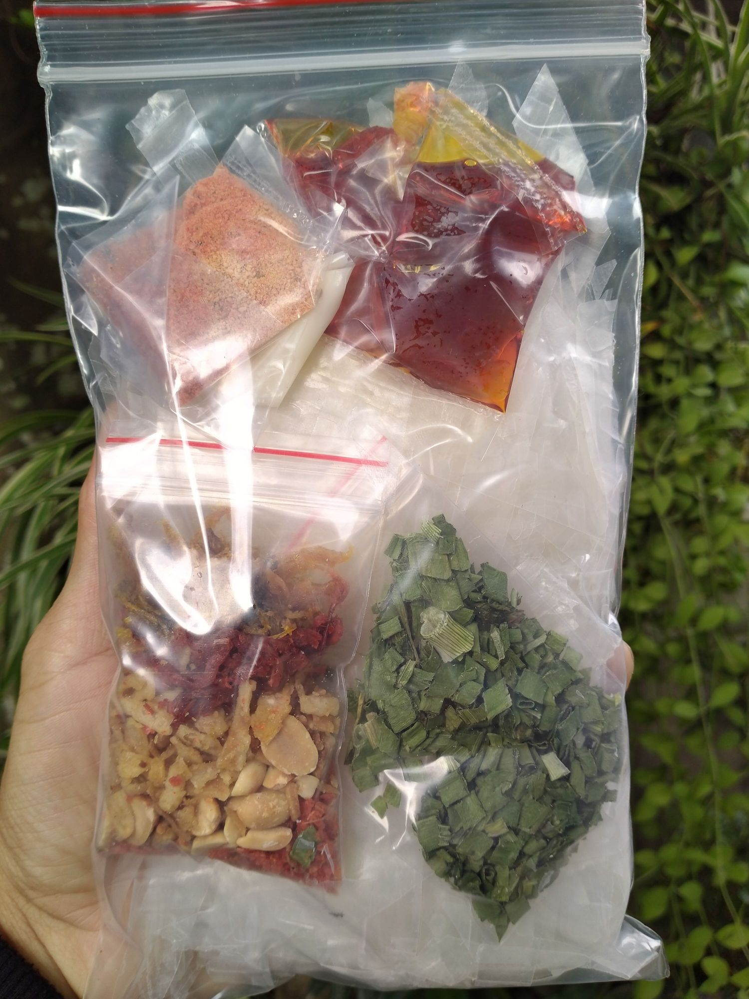 1 bịch bánh tráng trộn tự trộn