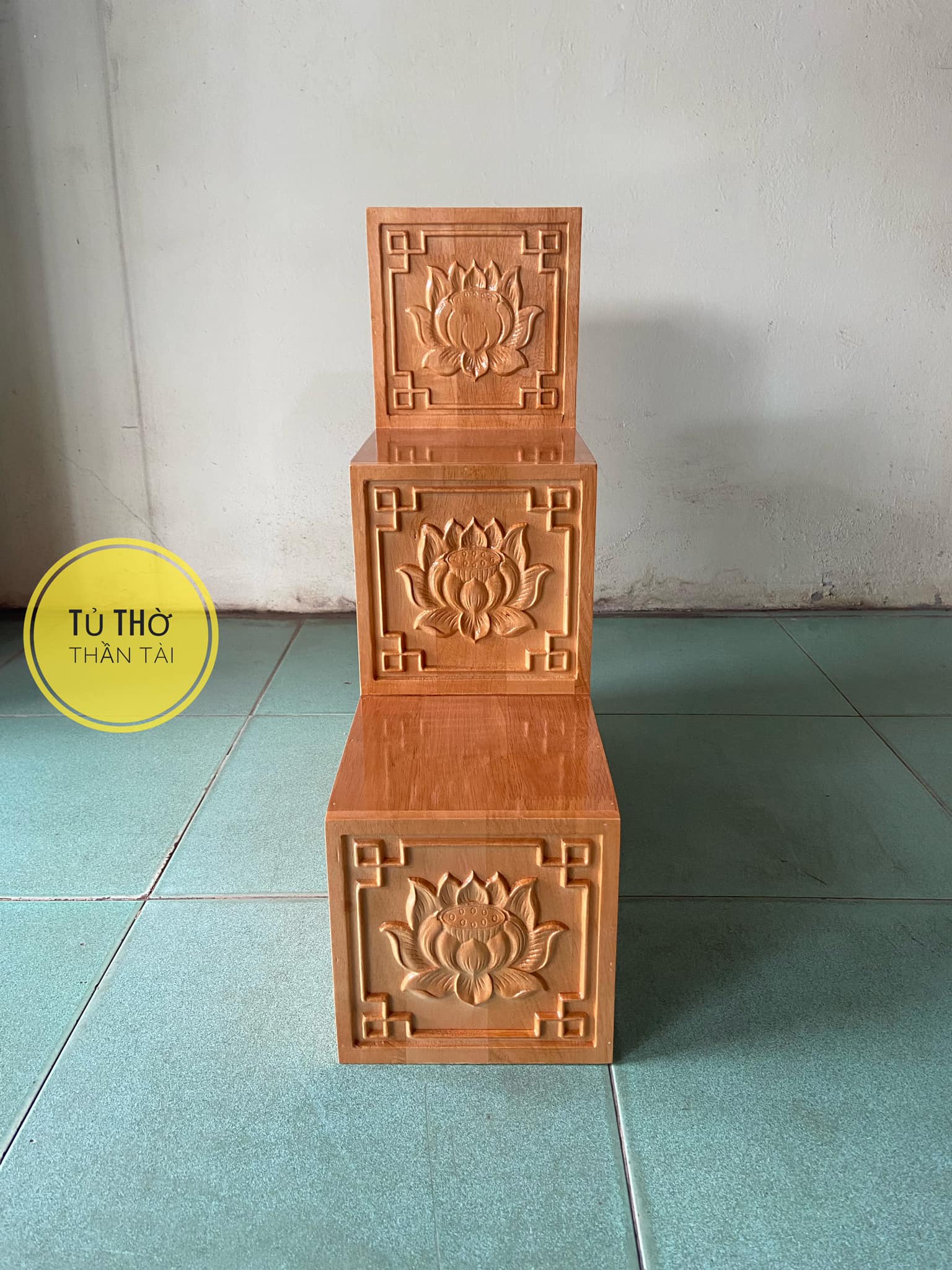 Bục tam cấp bàn thờ thần tài khắc Hoa Sen ( Hàng loại 1 100% Gỗ )