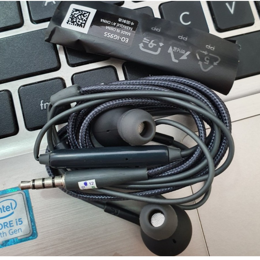 Tai nghe akg s8 zin chính hãng.
