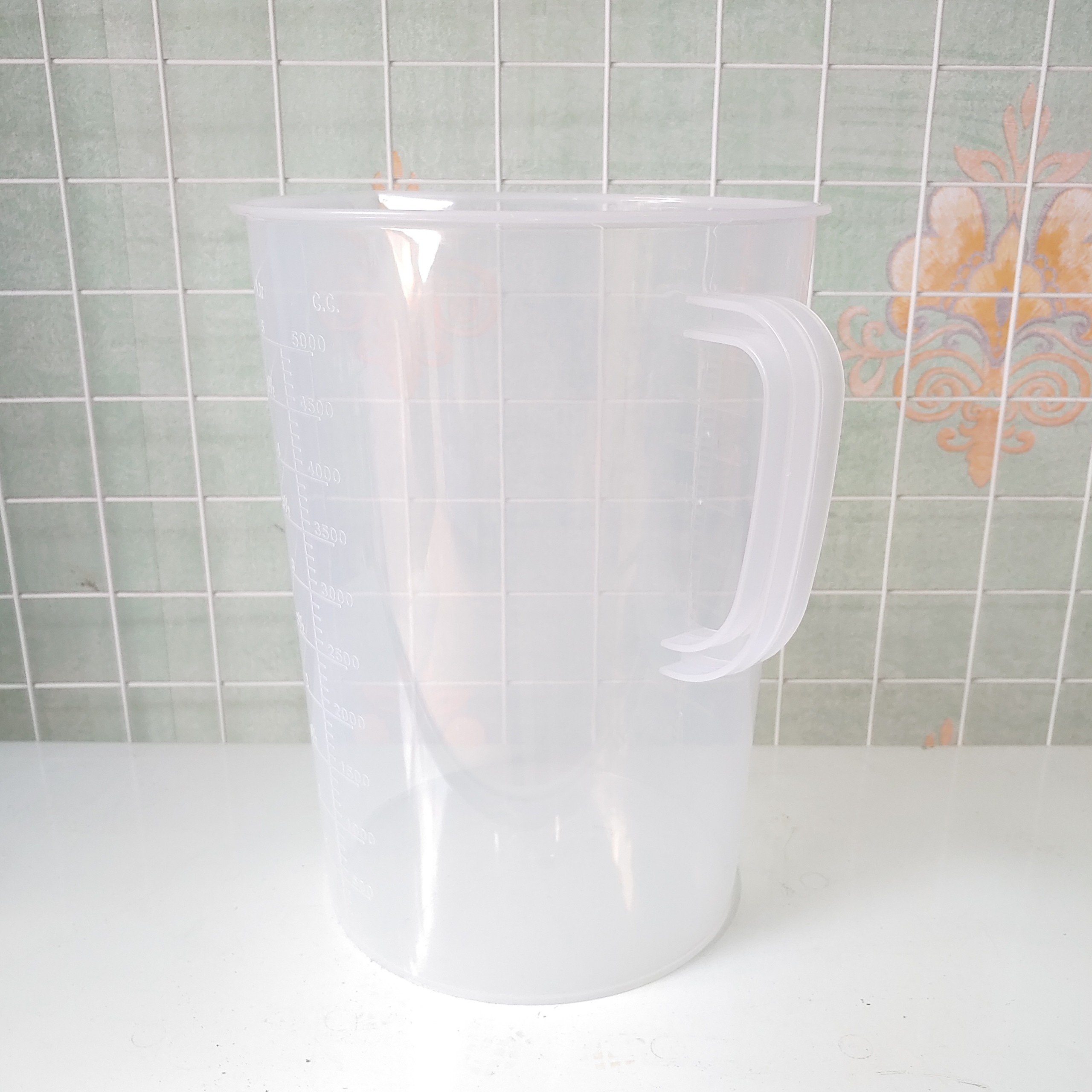 Ca nhựa 5L có vạch chia