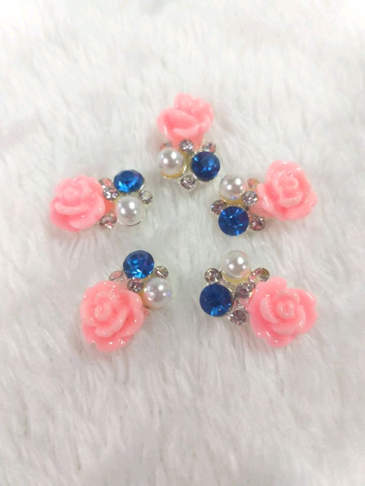 Set 2 viên đá hoa hồng đính móng nghệ thuật 3D