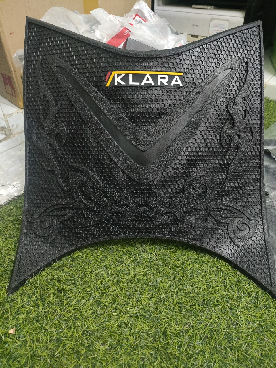 THẢM CAO SU ĐỂ CHÂN XE ĐIỆN KLARA