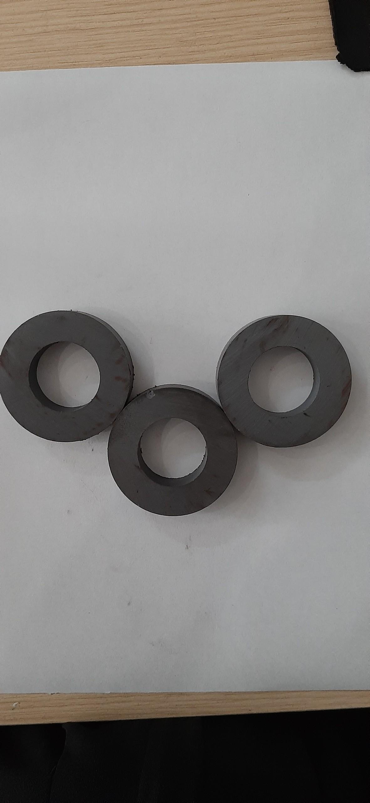 Bộ 5 viên Nam châm Ferrite Đen 60x15 Lỗ 32mm