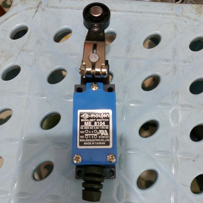 Công tắc hành trình Moujen ME 8104
