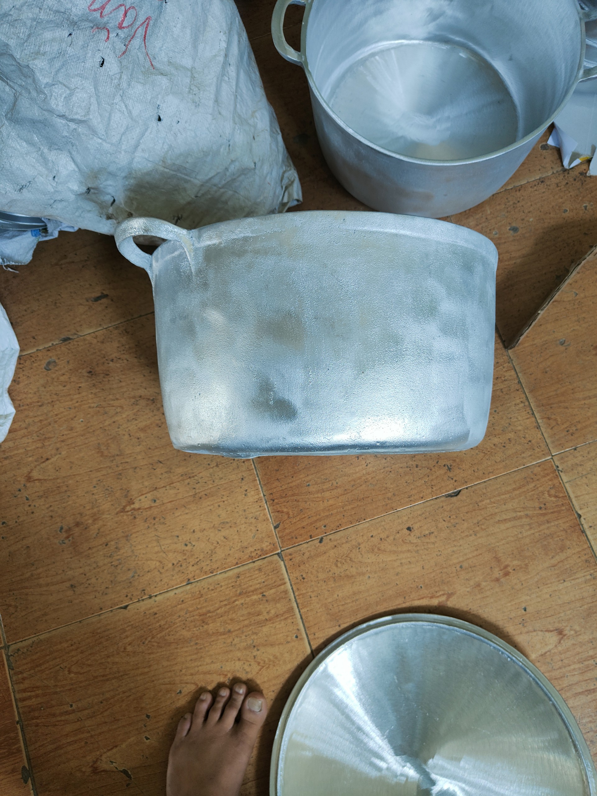 Nồi Gang Đúc đúc bằng thủ công được mài trà kỹ đường kính 38.5cm hoặc 40cm