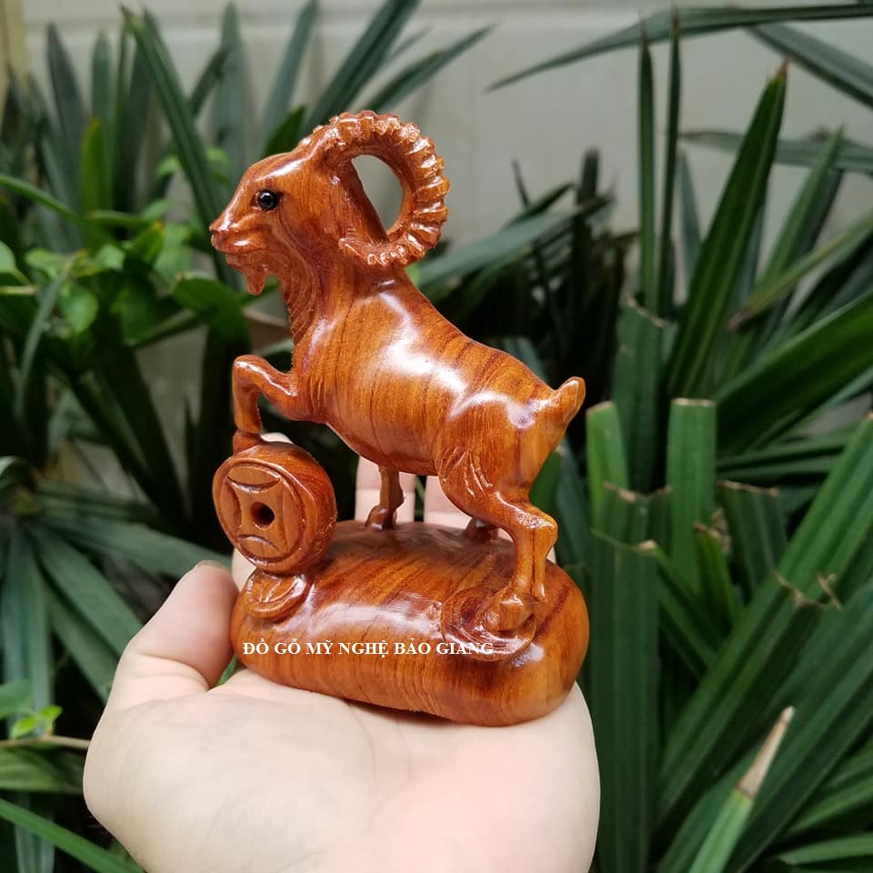 Linh vật tượng con dê gỗ hương cao 12 cm