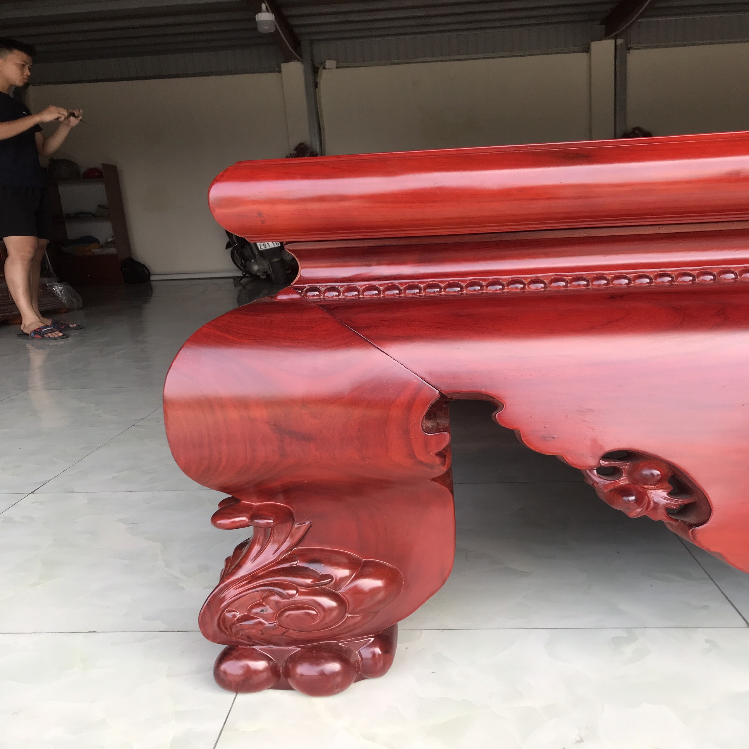 Sập Đại Chân Quỳ Dạ Cá Trơn Gỗ Hương Đỏ Nam Phi