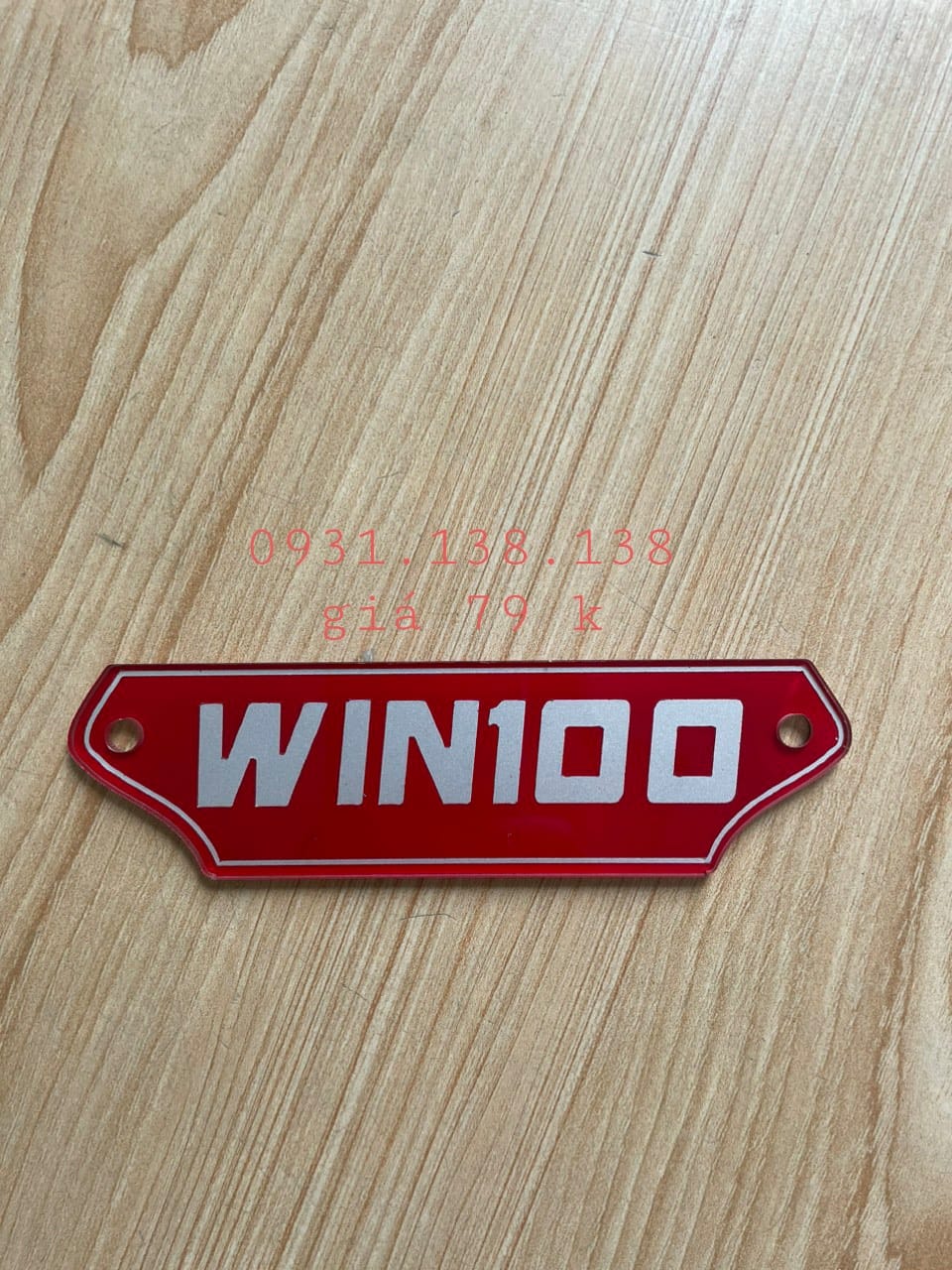 logo chữ gắn xe máy Win 100cc lên xe rất đẹp