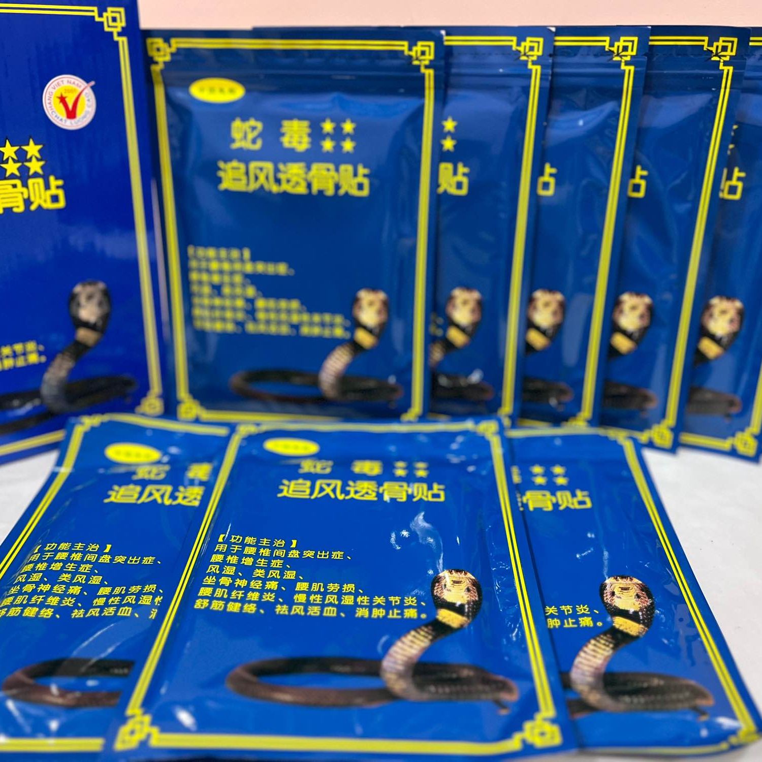 Cao dán phong thấp Nọc Độc Rắn