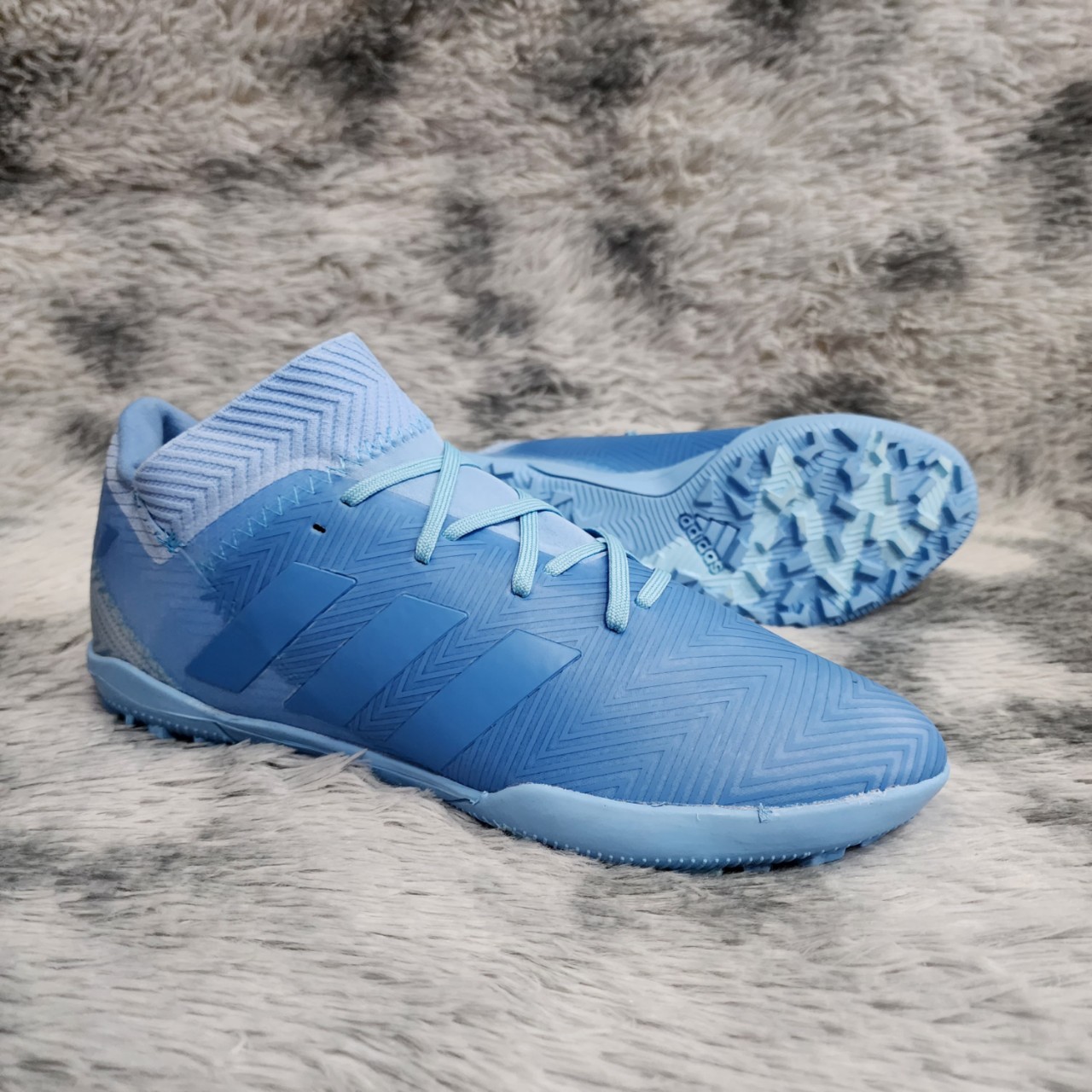 Giày Bóng Đá Sân Cỏ Nemeziz Nhiều Màu