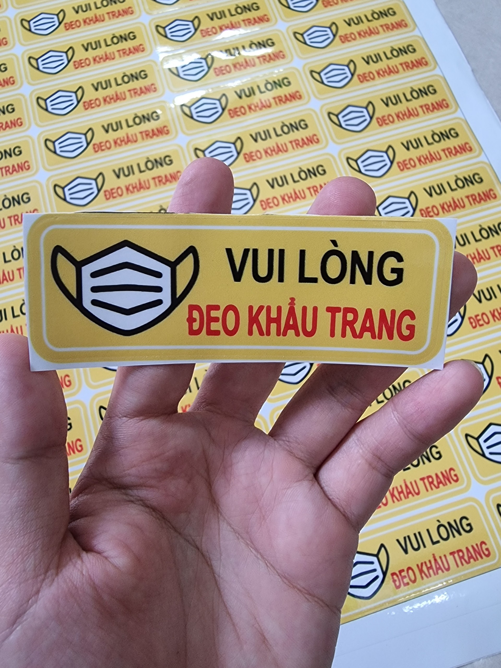 tem logo sticker vui lòng đeo khẩu trang