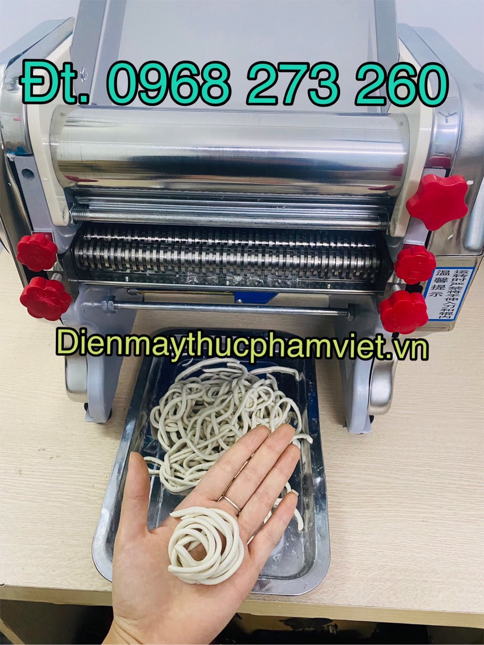 Máy cán bột làm bánh FKM240 ( 750W)