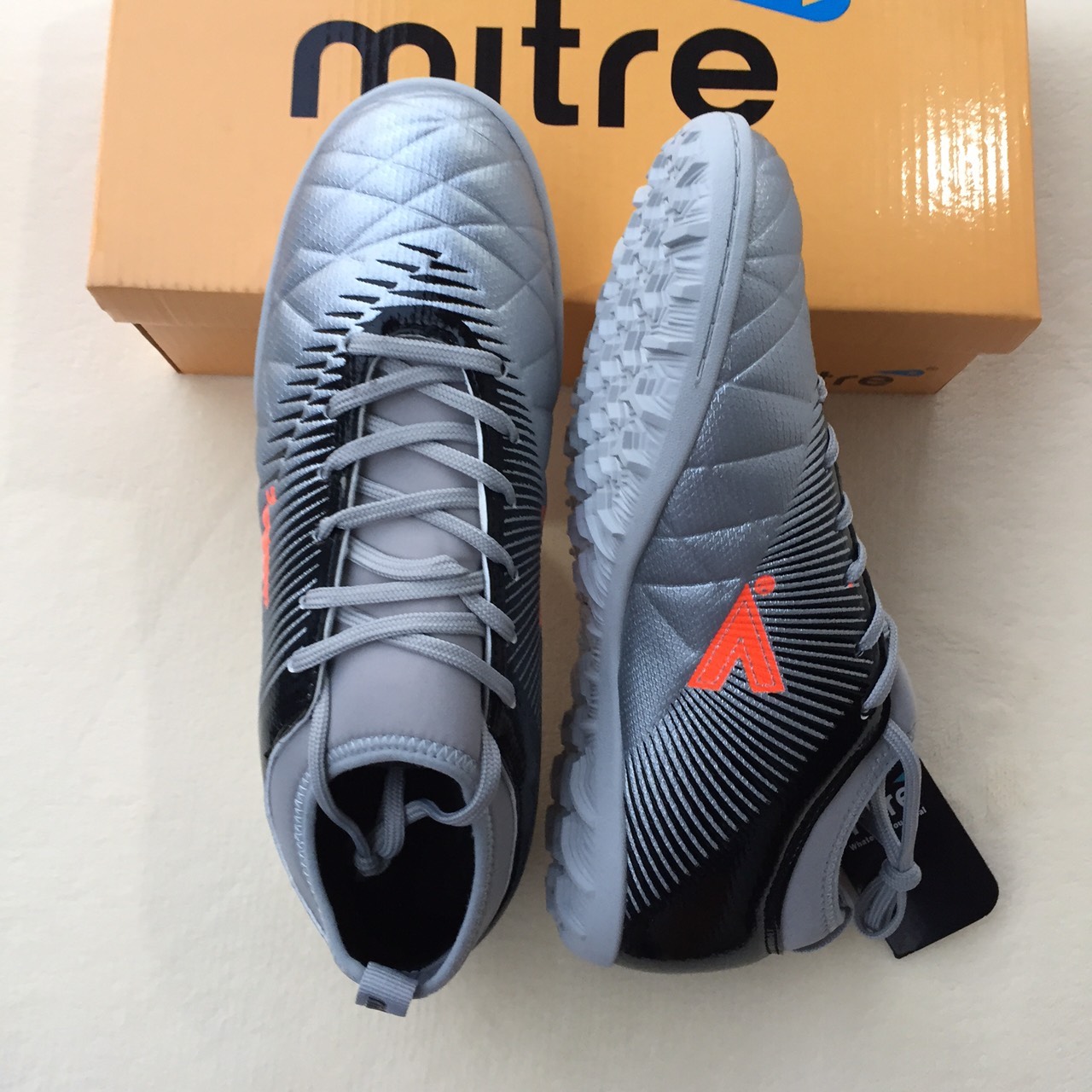 Giày Bóng Đá Cao Cấp Mitre MT161110