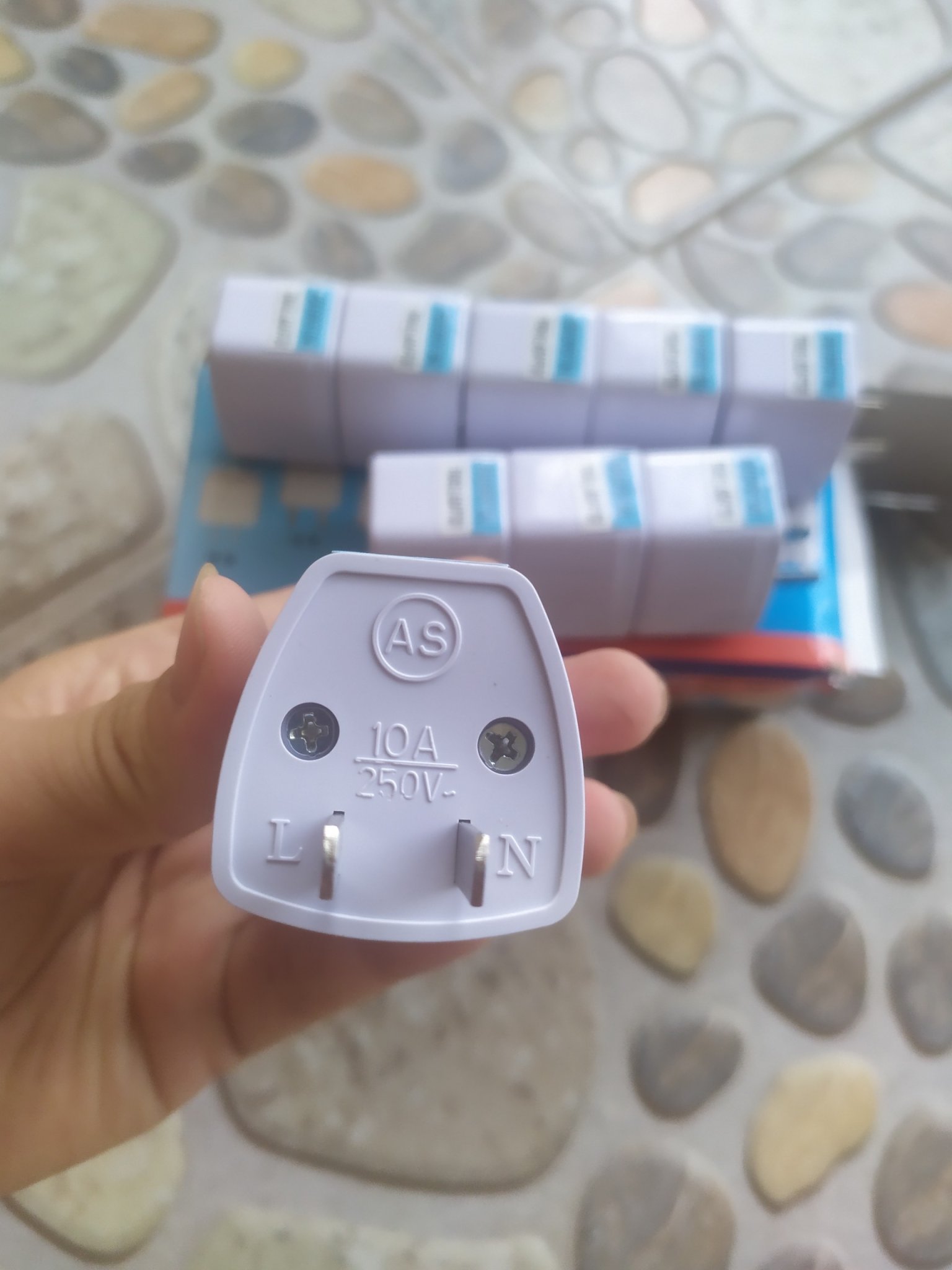 Phích Cắm Chuyển Từ 2 Chân Sang 3 Chân
