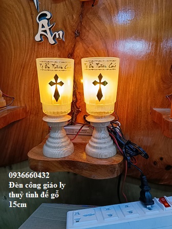 Đèn công giáo ly thuỷ tinh đế gỗ 15cm ánh sáng vàng ấm trang trí bàn thờ Thiên Chúa