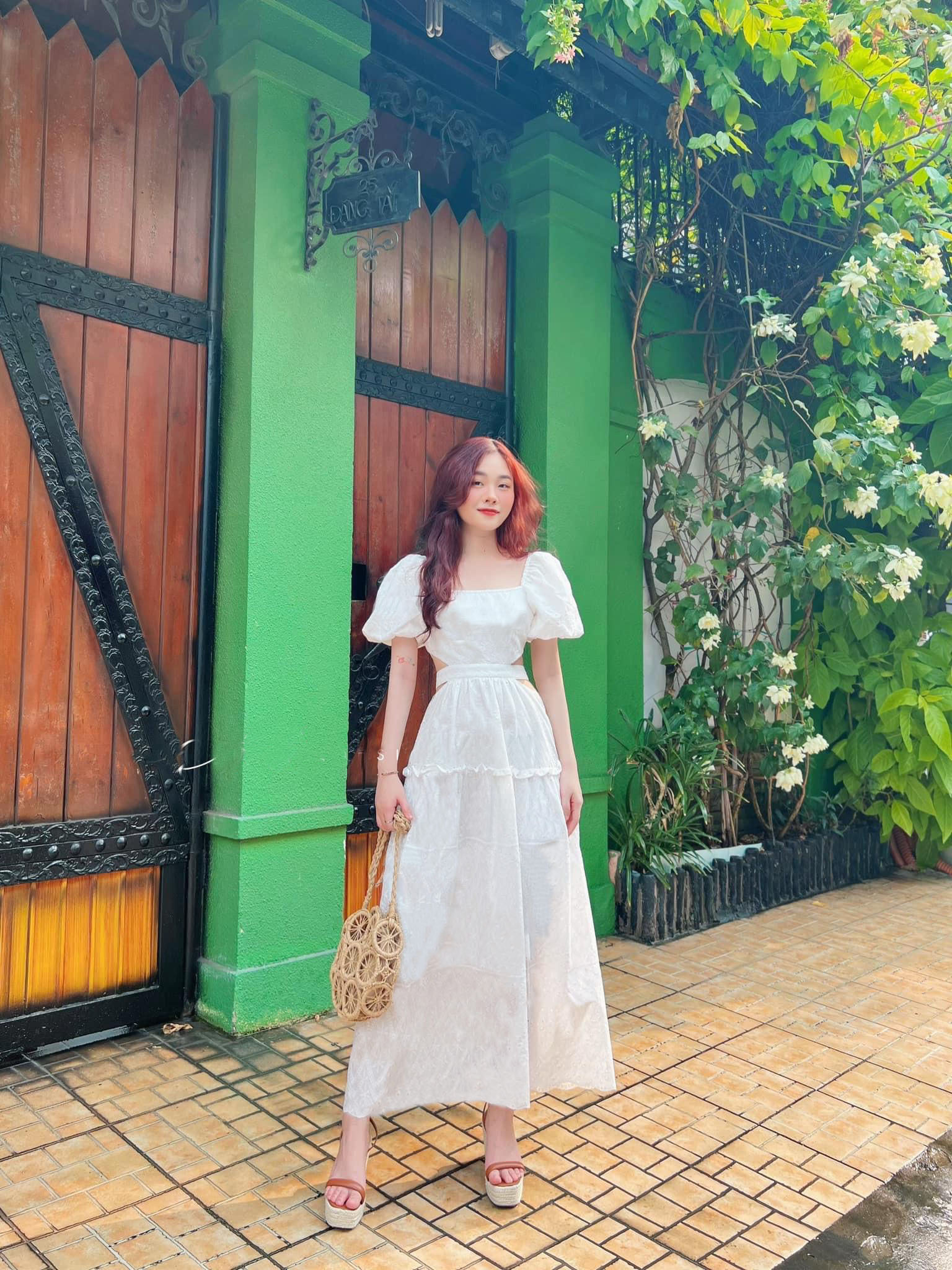 Đầm maxi cổ vuông tay phồng khoét eo