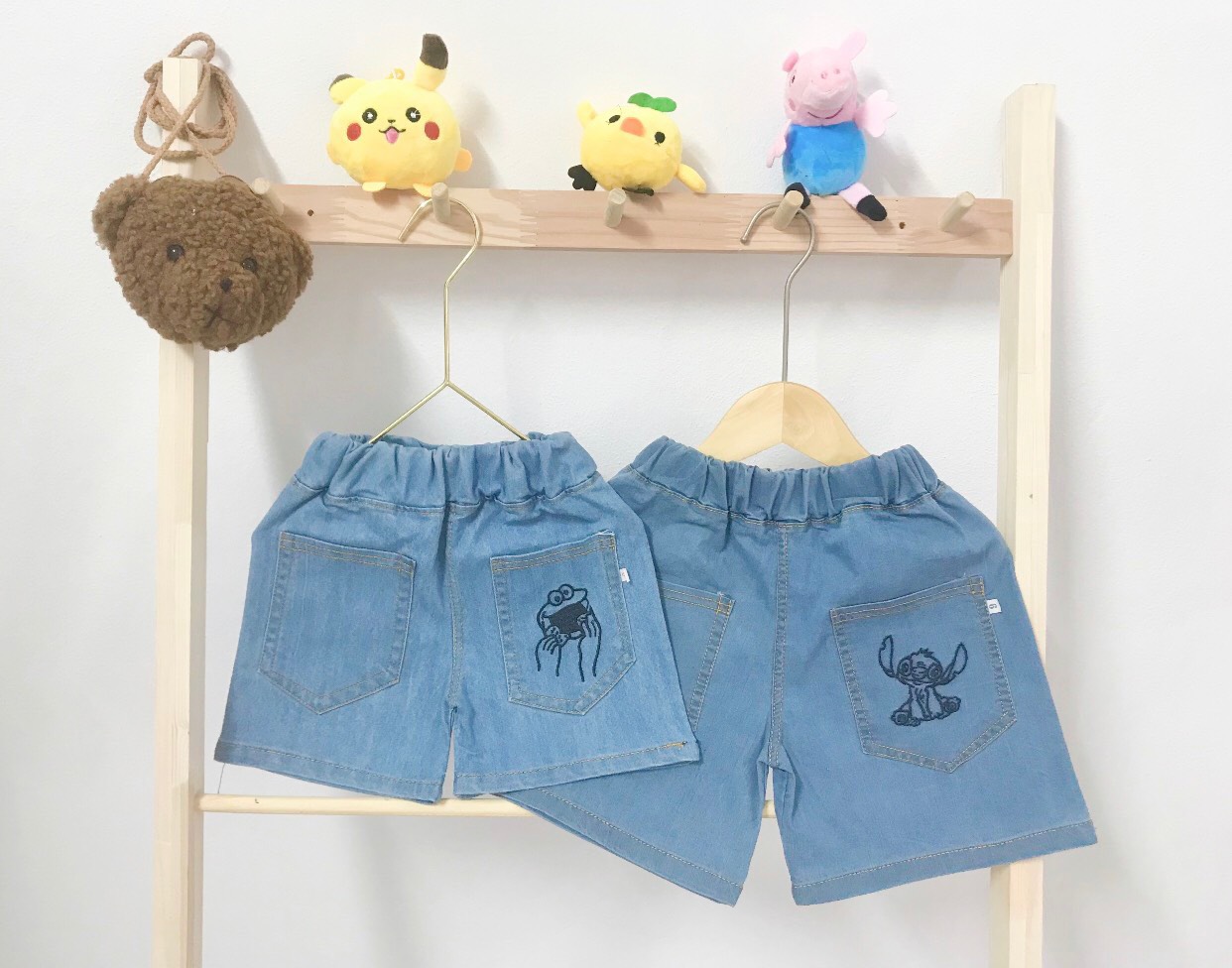 Quần jeans đùi nhiều hình cho bé