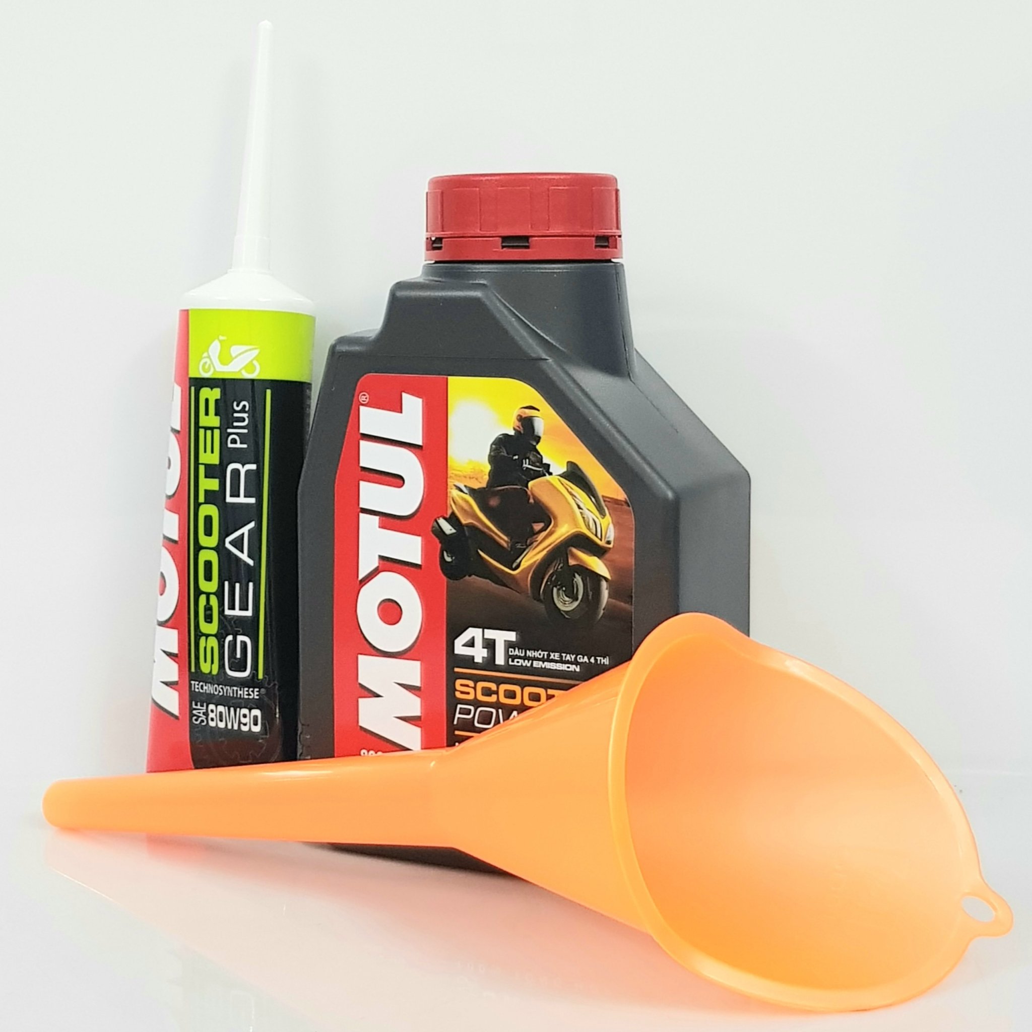 [SIÊU RẺ - CÓ QUÀ TẶNG] Nhớt cao cấp xe tay ga Motul Scooter Power LE 5W40 800ml và nhớt hộp số Motul Gear 80W90 tặng phễu